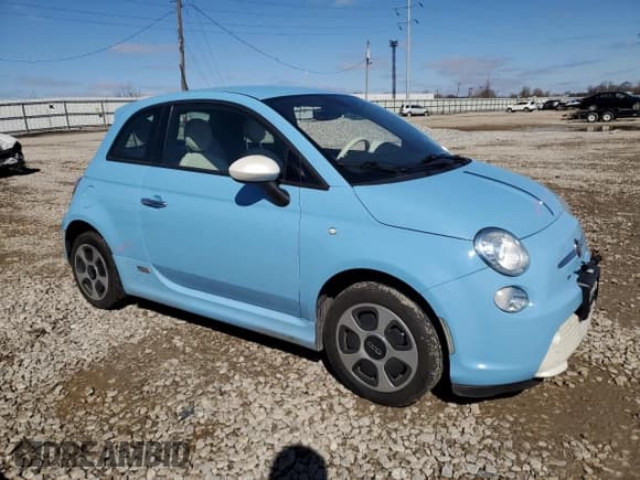 ✅ 2016 FIAT 500e • VIN: 3C3CFFGEXGT170268 • Lot: 48843145. Listed on Copart with 27,323 mi. Free auction sales archive from the USA and detailed vehicle history report at DreamBid. Image 4.