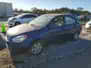 2008 Hyundai Accent GLS z VIN KMHCN46C58U175979, wystawiony jako Copart lot #76786744 z przebiegiem 124 564 mil mil oraz Czysty tytuł • Clean title. Historia ofert i sprzedaży dostępna na DreamBid. Obrazek 1.