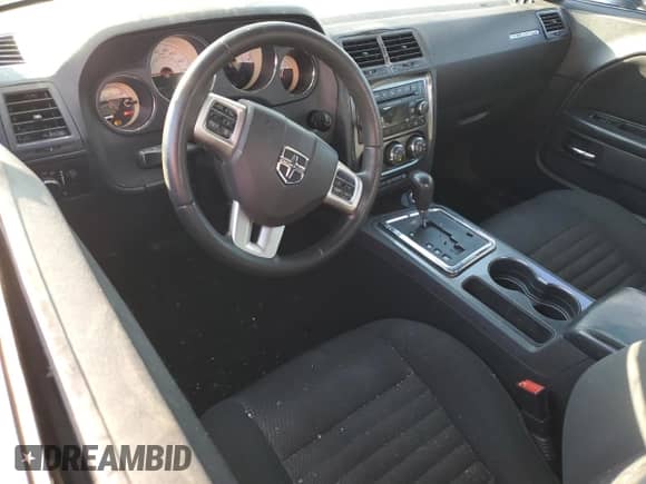 ✅ 2014 Dodge Challenger SXT • VIN: 2C3CDYAG3EH208523 • Lot: 72553994. Wystawiony na Copart z przebiegiem 133 768 mil. Bezpłatny archiwum sprzedaży aukcyjnych z USA i szczegółowy raport historii pojazdu na DreamBid. Zdjęcie 8.