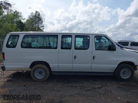 ✅ 2011 Ford Econoline Passenger XL • VIN: 1FBSS3BL1BDA42365 • Lot: 41910928. Wystawiony na IAAI z przebiegiem 158 826 mil. Bezpłatny archiwum sprzedaży aukcyjnych z USA i szczegółowy raport historii pojazdu na DreamBid. Zdjęcie 14.