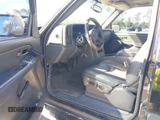 2006 Chevrolet Silverado 2500HD LT3 с VIN 1GCHK23D96F143140, выставлен на аукционе IAAI как лот 43473585 с пробегом 277 837 миль миль и . История ставок и продаж доступна на DreamBid. Изображение 5.