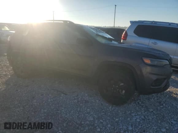 ✅ 2023 Jeep Cherokee Altitude Lux • VIN: 1C4PJMMB8PD101644 • Lot: 86115555. Wystawiony na Copart z przebiegiem Nie podano. Bezpłatny archiwum sprzedaży aukcyjnych z USA i szczegółowy raport historii pojazdu na DreamBid. Zdjęcie 4.