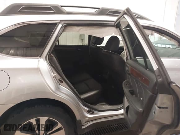 ✅ 2018 Subaru Outback Limited • VIN: 4S4BSANC6J3361854 • Lot: 42998214. Wystawiony na IAAI z przebiegiem 86 619 mil. Bezpłatny archiwum sprzedaży aukcyjnych z USA i szczegółowy raport historii pojazdu na DreamBid. Zdjęcie 8.