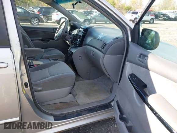 ✅ 2005 Toyota Sienna CE • VIN: 5TDZA23C15S341529 • Lot: 43466210. Listed on IAAI with 248,144 mi. Free auction sales archive from the USA and detailed vehicle history report at DreamBid. Image 5.