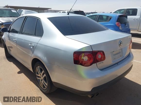 ✅ 2010 Volkswagen Jetta Limited Edition • VIN: 3VWRZ7AJ3AM164562 • Lot: 42498815. Listed on IAAI with 202,324 mi. Free auction sales archive from the USA and detailed vehicle history report at DreamBid. Image 3.