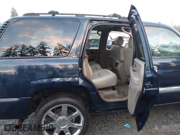 ✅ 2005 GMC Yukon SLE • VIN: 1GKEK13T15J142200 • Lot: 43732928. Wystawiony na IAAI z przebiegiem 232 264 mil. Bezpłatny archiwum sprzedaży aukcyjnych z USA i szczegółowy raport historii pojazdu na DreamBid. Zdjęcie 8.