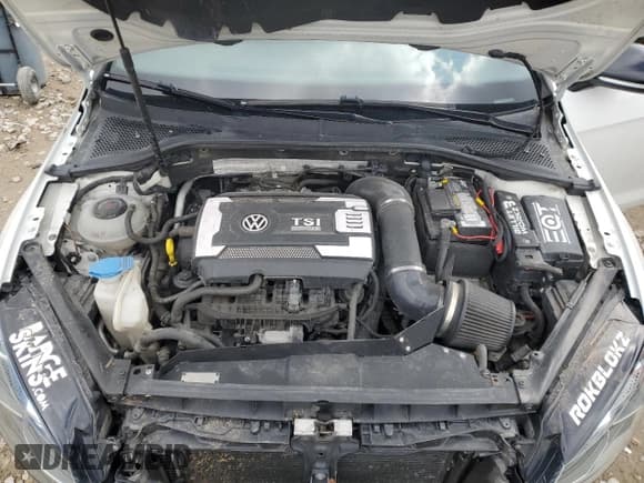 ✅ 2019 Volkswagen Golf R • VIN: WVWWA7AU2KW171835 • Lot: 53145785. Wystawiony na Copart z przebiegiem 137 130 mil. Bezpłatny archiwum sprzedaży aukcyjnych z USA i szczegółowy raport historii pojazdu na DreamBid. Zdjęcie 11.