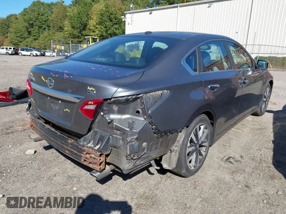 ✅ 2017 Nissan Altima SV • VIN: 1N4AL3AP1HC171266 • Lot: 43377254. Listed on IAAI with 154,333 mi. Free auction sales archive from the USA and detailed vehicle history report at DreamBid. Image 4.