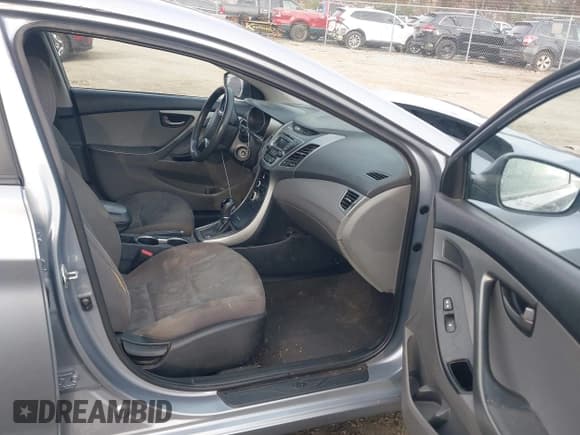 ✅ 2016 Hyundai Elantra SE • VIN: 5NPDH4AE7GH757275 • Лот: 43687538. Опубликован ранее на IAAI с пробегом 145 611 миль. Бесплатный доступ к архиву аукционных продаж из США и подробный отчёт об истории автомобиля на DreamBid. Изображение 5.