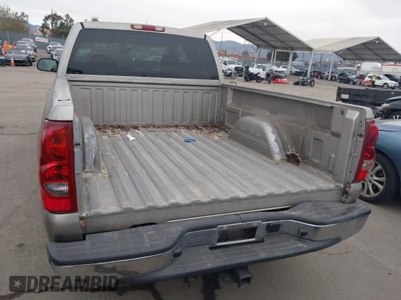 ✅ 2003 Chevrolet Silverado 1500 LS • VIN: 2GCEC19X431289847 • Lot: 40978969. Listed on IAAI with 165,005 mi. Free auction sales archive from the USA and detailed vehicle history report at DreamBid. Image 6.