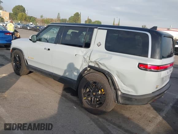 ✅ 2023 Rivian R1S Adventure • VIN: 7PDSGABA0PN019590 • Lot: 43838169. Wystawiony na IAAI z przebiegiem 173 mil. Bezpłatny archiwum sprzedaży aukcyjnych z USA i szczegółowy raport historii pojazdu na DreamBid. Zdjęcie 3.