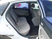 ✅ 2017 Hyundai Sonata SE • VIN: 5NPE24AFXHH487328 • Lot: 43070155. Wystawiony na IAAI z przebiegiem 180 786 mil. Bezpłatny archiwum sprzedaży aukcyjnych z USA i szczegółowy raport historii pojazdu na DreamBid. Zdjęcie 8.