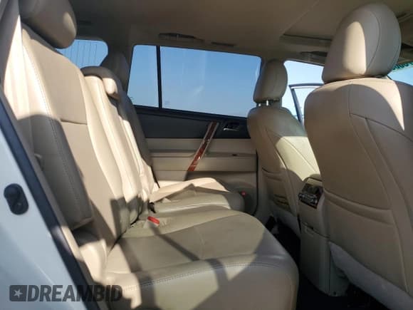 ✅ 2011 Toyota Highlander Limited • VIN: 5TDDK3EH8BS080692 • Лот: 90750605. Опубликован ранее на Copart с пробегом 147 430 миль. Бесплатный доступ к архиву аукционных продаж из США и подробный отчёт об истории автомобиля на DreamBid. Изображение 11.