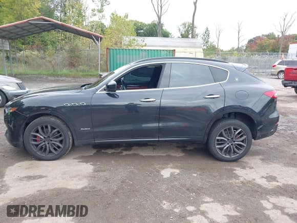 ✅ 2018 Maserati Levante GranSport • VIN: ZN661XUS3JX302174 • Lot: 43435960. Wystawiony na IAAI z przebiegiem 68 643 mil. Bezpłatny archiwum sprzedaży aukcyjnych z USA i szczegółowy raport historii pojazdu na DreamBid. Zdjęcie 15.