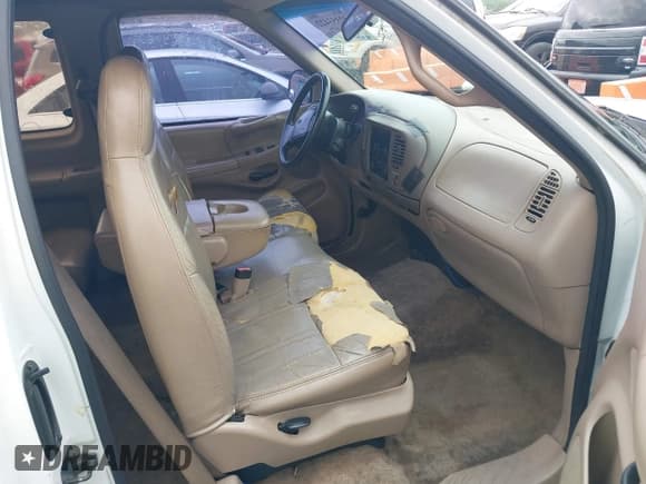 ✅ 1997 Ford F-150 XL • VIN: 1FTEX17L1VNB15658 • Lot: 42353422. Wystawiony na IAAI z przebiegiem 217 975 mil. Bezpłatny archiwum sprzedaży aukcyjnych z USA i szczegółowy raport historii pojazdu na DreamBid. Zdjęcie 5.