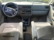 ✅ 2003 Volkswagen EuroVan MV • VIN: WV2NB47053H018546 • Lot: 80946315. Wystawiony na Copart z przebiegiem 73 442 mil. Bezpłatny archiwum sprzedaży aukcyjnych z USA i szczegółowy raport historii pojazdu na DreamBid. Zdjęcie 9.