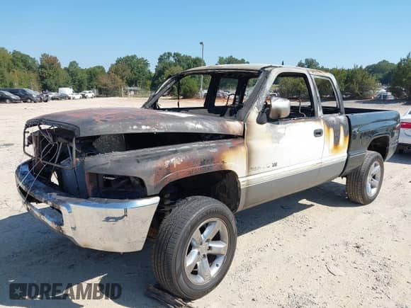 1996 Dodge 1500 с VIN 1B7HF13Y1TJ142865, выставлен на аукционе IAAI как лот 43270834 с пробегом Не указан миль и . История ставок и продаж доступна на DreamBid. Изображение 2.