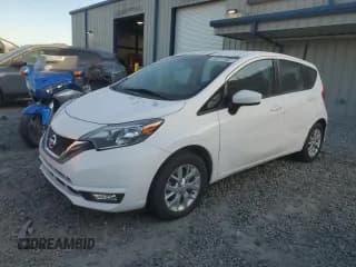 ✅ 2018 Nissan Note SV • VIN: 3N1CE2CP9JL355453 • Lot: 91030515. Wystawiony na Copart z przebiegiem 62 231 mil. Bezpłatny archiwum sprzedaży aukcyjnych z USA i szczegółowy raport historii pojazdu na DreamBid. Zdjęcie 1.