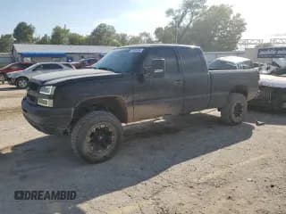 ✅ 2003 Chevrolet Silverado 1500 • VIN: 2GCEC19VX31253384 • Лот: 71244704. Опубликован ранее на Copart с пробегом 175 232 миль. Бесплатный доступ к архиву аукционных продаж из США и подробный отчёт об истории автомобиля на DreamBid. Изображение 1.