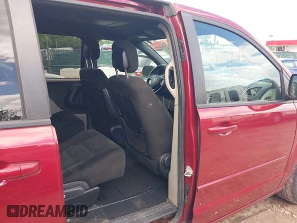 ✅ 2015 Dodge Grand Caravan SE • VIN: 2C4RDGBG8FR737895 • Lot: 42342170. Wystawiony na IAAI z przebiegiem 133 687 mil. Bezpłatny archiwum sprzedaży aukcyjnych z USA i szczegółowy raport historii pojazdu na DreamBid. Zdjęcie 8.