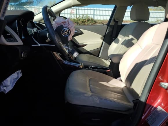 ✅ 2014 Buick Verano Group • VIN: 1G4PS5SK6E4112463 • Lot: 87063125. Wystawiony na Copart z przebiegiem 66 833 mil. Bezpłatny archiwum sprzedaży aukcyjnych z USA i szczegółowy raport historii pojazdu na DreamBid. Zdjęcie 7.