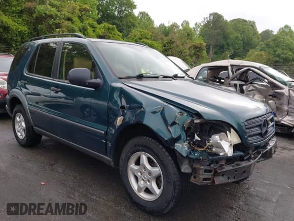 ✅ 1998 Mercedes-Benz M 320/430/500 • VIN: 4JGAB54E5WA006036 • Lot: 42230324. Listed on IAAI with 301,386 mi. Free auction sales archive from the USA and detailed vehicle history report at DreamBid. Image 1.