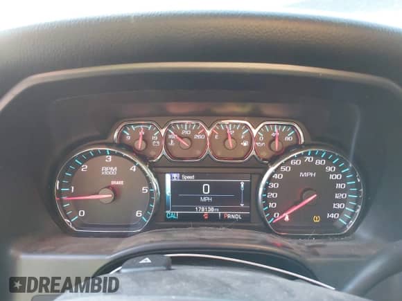 2018 Chevrolet Silverado 1500 LT z VIN 3GCUKREC5JG476423, wystawiony jako IAAI lot #43330536 z przebiegiem 178 133 mil mil oraz . Historia ofert i sprzedaży dostępna na DreamBid. Obrazek 7.