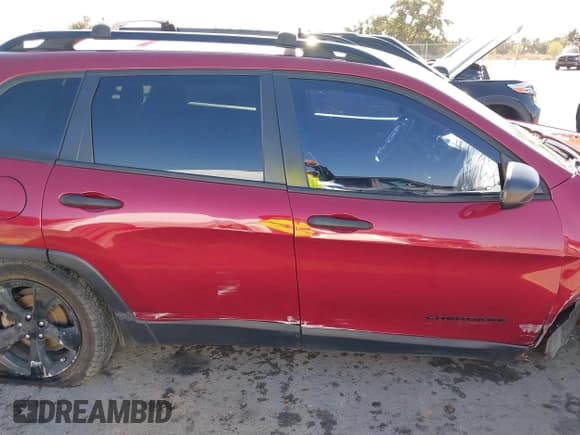 ✅ 2017 Jeep Cherokee Altitude • VIN: 1C4PJLABXHW661153 • Lot: 41058821. Wystawiony na IAAI z przebiegiem 167 418 mil. Bezpłatny archiwum sprzedaży aukcyjnych z USA i szczegółowy raport historii pojazdu na DreamBid. Zdjęcie 14.