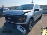 ✅ 2024 Ford F-150 STX • VIN: 1FTFW2L51RFA80611 • Lot: 43082653. Wystawiony na IAAI z przebiegiem 21 180 mil. Bezpłatny archiwum sprzedaży aukcyjnych z USA i szczegółowy raport historii pojazdu na DreamBid. Zdjęcie 17.