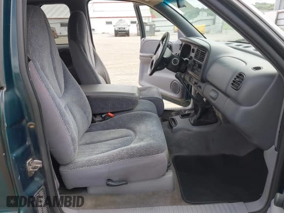 ✅ 1998 Dodge Dakota • VIN: 1B7FL22P7WS615181 • Lot: 42900447. Wystawiony na IAAI z przebiegiem 120 670 mil. Bezpłatny archiwum sprzedaży aukcyjnych z USA i szczegółowy raport historii pojazdu na DreamBid. Zdjęcie 5.