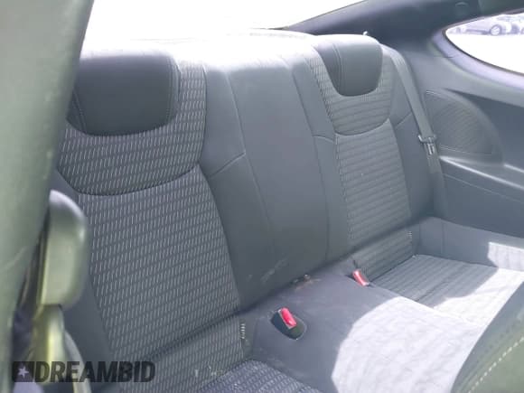 ✅ 2013 Hyundai Genesis Coupe R-Spec • VIN: KMHHT6KD4DU094715 • Lot: 41795507. Wystawiony na IAAI z przebiegiem 124 173 mil. Bezpłatny archiwum sprzedaży aukcyjnych z USA i szczegółowy raport historii pojazdu na DreamBid. Zdjęcie 8.