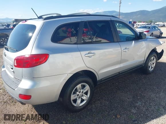 ✅ 2009 Hyundai Santa Fe GLS • VIN: 5NMSG73D49H288999 • Lot: 42655415. Listed on IAAI with 136,163 mi. Free auction sales archive from the USA and detailed vehicle history report at DreamBid. Image 4.