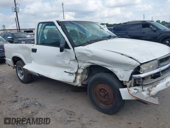 ✅ 2000 Chevrolet S-10 LS • VIN: 1GCCS14W4YK203243 • Лот: 42341985. Опубликован ранее на IAAI с пробегом 206 111 миль. Бесплатный доступ к архиву аукционных продаж из США и подробный отчёт об истории автомобиля на DreamBid. Изображение 1.