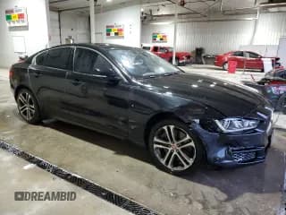 ✅ 2017 Jaguar XE 35t Premium • VIN: SAJAJ4BV8HA968730 • Lot: 91990435. Wystawiony na Copart z przebiegiem 89 717 mil. Bezpłatny archiwum sprzedaży aukcyjnych z USA i szczegółowy raport historii pojazdu na DreamBid. Zdjęcie 4.