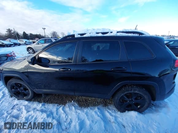 ✅ 2017 Jeep Cherokee Limited • VIN: 1C4PJMDB3HW632093 • Lot: 43879830. Wystawiony na IAAI z przebiegiem 162 536 mil. Bezpłatny archiwum sprzedaży aukcyjnych z USA i szczegółowy raport historii pojazdu na DreamBid. Zdjęcie 14.