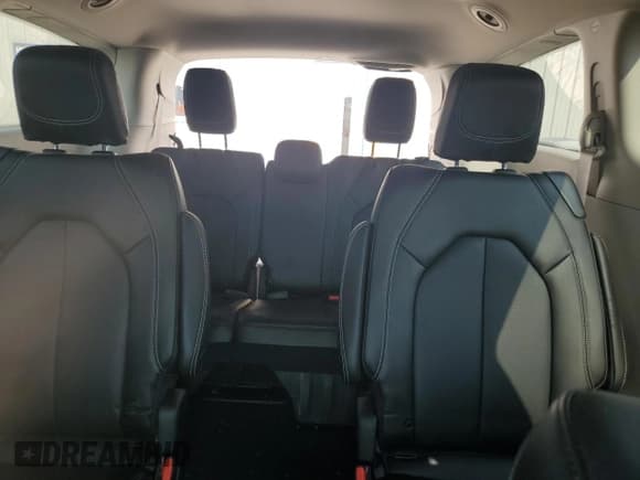 ✅ 2023 Chrysler Pacifica Touring L • VIN: 2C4RC3BG0PR501772 • Lot: 68432945. Wystawiony na Copart z przebiegiem 41 296 mil. Bezpłatny archiwum sprzedaży aukcyjnych z USA i szczegółowy raport historii pojazdu na DreamBid. Zdjęcie 10.