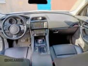 ✅ 2018 Jaguar F-Pace 30t Premium • VIN: SADCJ2GXXJA235336 • Лот: 71883865. Опубликован ранее на Copart с пробегом 161 116 миль. Бесплатный доступ к архиву аукционных продаж из США и подробный отчёт об истории автомобиля на DreamBid. Изображение 9.