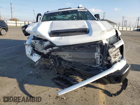 ✅ 2024 Chevrolet Silverado 2500HD Work Truck • VIN: 1GC4YLEY7RF330321 • Lot: 93323905. Wystawiony na Copart z przebiegiem 22 091 mil. Bezpłatny archiwum sprzedaży aukcyjnych z USA i szczegółowy raport historii pojazdu na DreamBid. Zdjęcie 5.