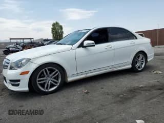 ✅ 2013 Mercedes-Benz C 250 Sport • VIN: WDDGF4HB2DA767655 • Лот: 63041354. Опубликован ранее на Copart с пробегом 119 707 миль. Бесплатный доступ к архиву аукционных продаж из США и подробный отчёт об истории автомобиля на DreamBid. Изображение 1.