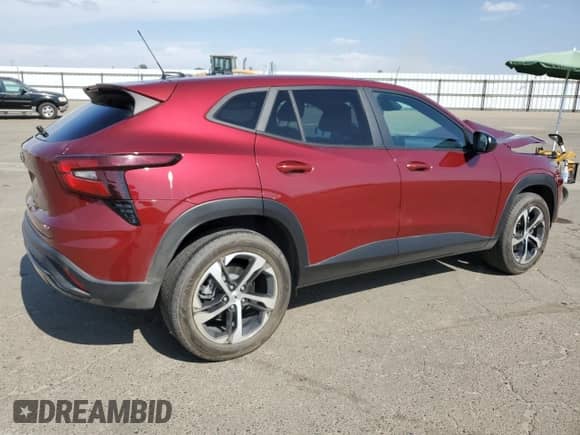 2024 Chevrolet Trax 1RS с VIN KL77LGE2XRC078108, выставлен на аукционе Copart как лот 80755505 с пробегом 21 858 миль миль и Списание • Salvage title. История ставок и продаж доступна на DreamBid. Изображение 3.