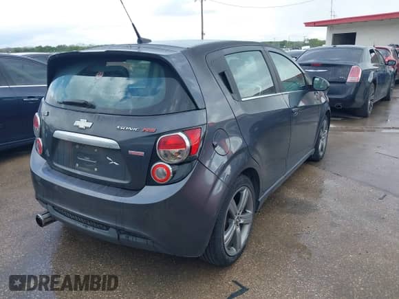 ✅ 2013 Chevrolet Sonic RS • VIN: 1G1JG6SB9D4220164 • Lot: 41908964. Wystawiony na IAAI z przebiegiem 34 331 mil mil. Skorzystaj z bezpłatnego archiwum sprzedaży aukcyjnych z USA i zobacz szczegółowy raport historii pojazdu na DreamBid. Zdjęcie 4.