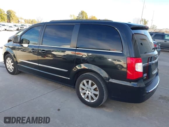 ✅ 2016 Chrysler Town & Country Touring • VIN: 2C4RC1BG8GR295038 • Lot: 43618748. Wystawiony na IAAI z przebiegiem 242 697 mil. Bezpłatny archiwum sprzedaży aukcyjnych z USA i szczegółowy raport historii pojazdu na DreamBid. Zdjęcie 3.