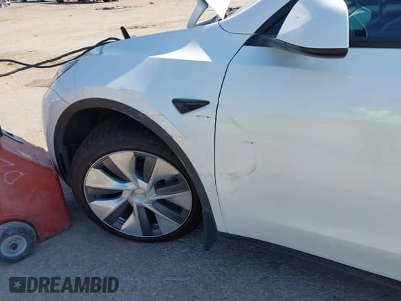 ✅ 2023 Tesla Model Y Long Range • VIN: 7SAYGDEE6PA093872 • Lot: 43209175. Listed on IAAI with 30,184 mi. Free auction sales archive from the USA and detailed vehicle history report at DreamBid. Image 19.