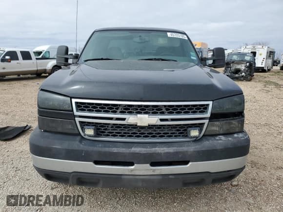 ✅ 2006 Chevrolet Silverado 2500HD Work Truck • VIN: 1GCHC23U26F260443 • Lot: 45723185. Wystawiony na Copart z przebiegiem 222 127 mil. Bezpłatny archiwum sprzedaży aukcyjnych z USA i szczegółowy raport historii pojazdu na DreamBid. Zdjęcie 5.