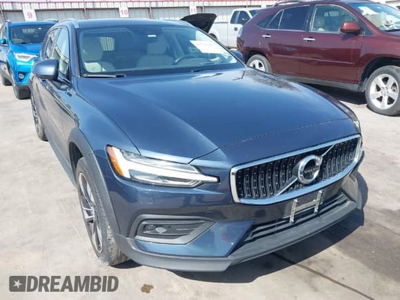 ✅ 2022 Volvo V60 • VIN: YV4102WK5N2092045 • Lot: 41793442. Wystawiony na IAAI z przebiegiem 38 892 mil. Bezpłatny archiwum sprzedaży aukcyjnych z USA i szczegółowy raport historii pojazdu na DreamBid. Zdjęcie 1.