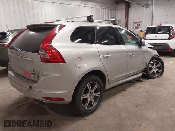 ✅ 2015 Volvo XC60 T6 • VIN: YV4902RB4F2577230 • Лот: 41860000. Опубликован ранее на IAAI с пробегом 84 688 миль. Бесплатный доступ к архиву аукционных продаж из США и подробный отчёт об истории автомобиля на DreamBid. Изображение 4.