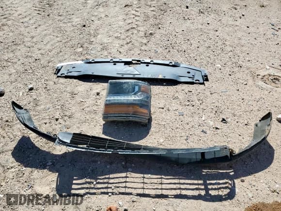 ✅ 2018 Chevrolet Silverado 1500 LT • VIN: 3GCPCREC3JG498866 • Lot: 84430945. Wystawiony na Copart z przebiegiem 130 819 mil. Bezpłatny archiwum sprzedaży aukcyjnych z USA i szczegółowy raport historii pojazdu na DreamBid. Zdjęcie 12.