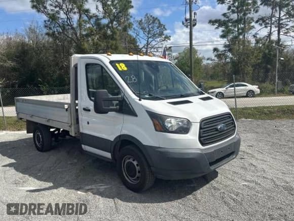✅ 2018 Ford Transit • VIN: 1FDYR5ZM6JKA80594 • Lot: 46126835. Wystawiony na Copart z przebiegiem 102 620 mil. Bezpłatny archiwum sprzedaży aukcyjnych z USA i szczegółowy raport historii pojazdu na DreamBid. Zdjęcie 1.