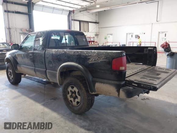 ✅ 2001 Chevrolet S-10 LS ZR2 • VIN: 1GCCT19W918107777 • Лот: 42190074. Опубликован ранее на IAAI с пробегом 203 186 миль. Бесплатный доступ к архиву аукционных продаж из США и подробный отчёт об истории автомобиля на DreamBid. Изображение 3.
