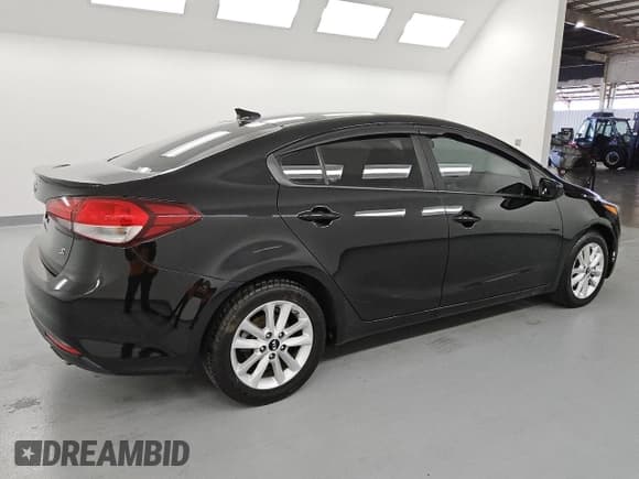 ✅ 2017 Kia Forte S • VIN: 3KPFL4A75HE137507 • Lot: 52540305. Wystawiony na Copart z przebiegiem 66 596 mil. Bezpłatny archiwum sprzedaży aukcyjnych z USA i szczegółowy raport historii pojazdu na DreamBid. Zdjęcie 3.